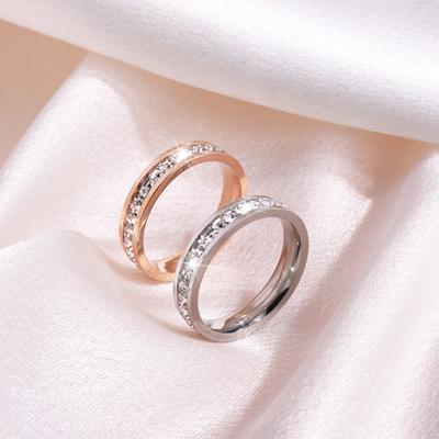 Titanstahlring - Kühl-stilvoller sternförmiger Ring für Damen, Ein kleiner High-End-Luxus-Paarring mit Diamanteinlage.
