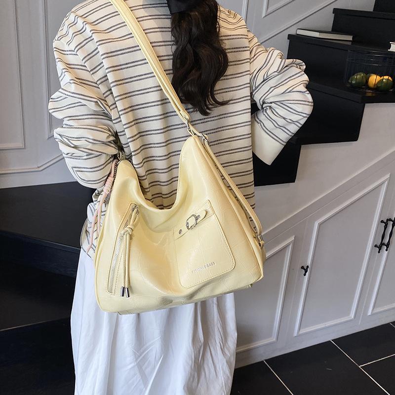 Large capacity bag women's 2025 new retro trend niche backpack for commuting to work and relaxed shoulder bag