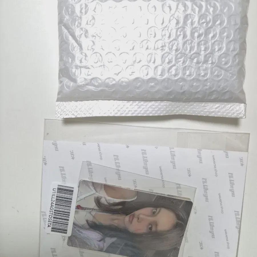 

Eyelet Vol. 2 Weverse Bonus