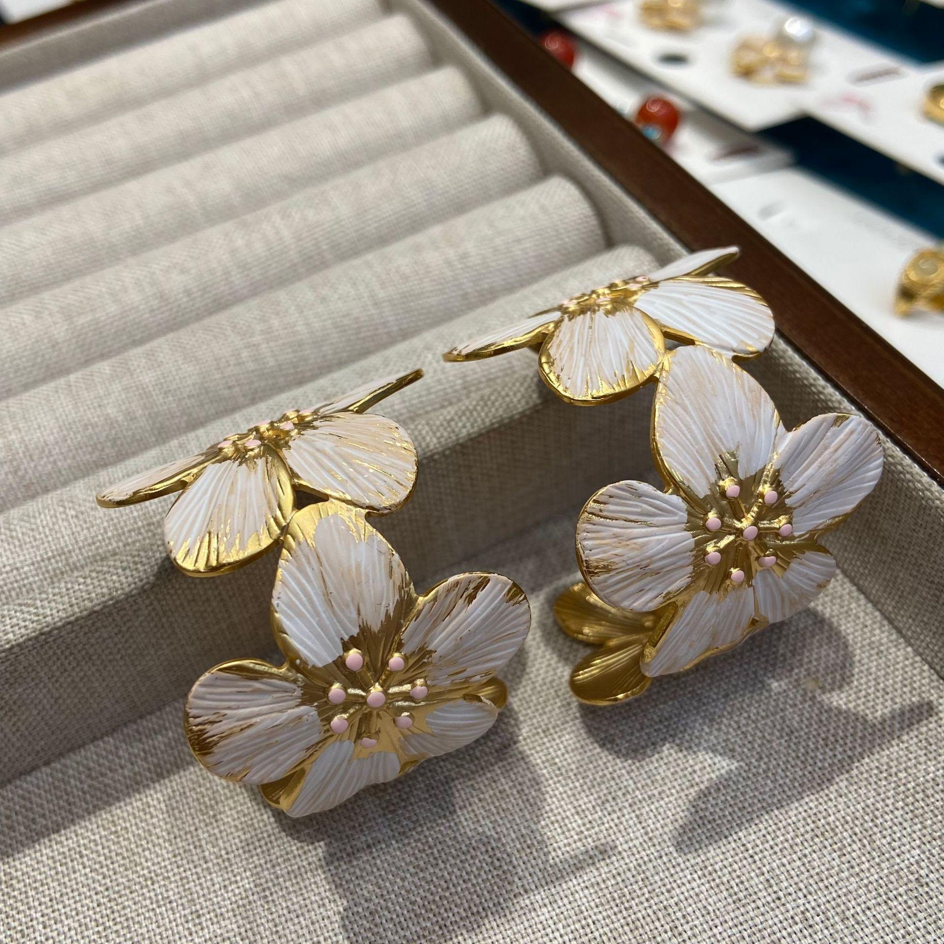 

Flower Exaggerated Earrings 2026 Three Flowers American Retro Texture Oil Stud Earrings Women