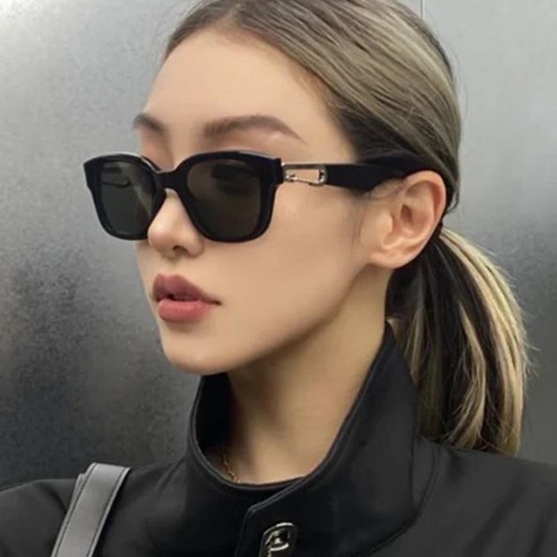 2022 Retro European & American Blue Transparent Hook Style Sunglasses for Women