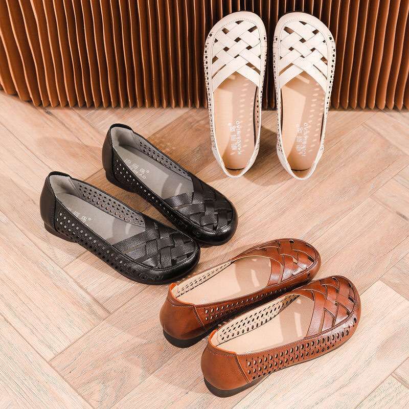 Soft leather mother shoes summer women sandals comfortable non-slip single shoes flat bottom in the elderly hole shoes children