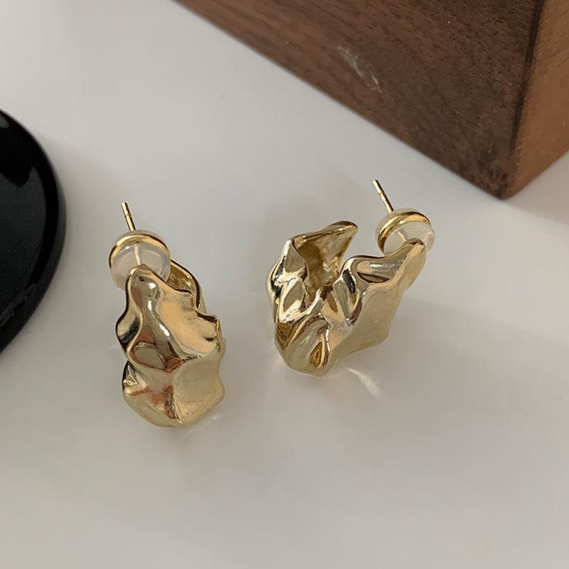 

Металлический Ветер Вулканическая Лава Штифт Индивидуальность Простой Дизайн Чувство Света Роскошь Высокий Темперамент Ниша Уникальный золотой