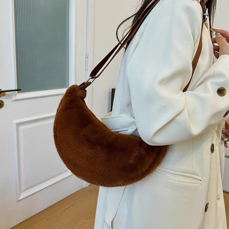 Yogodlns Women Crossbody Plush Bag Autumn Winter Hairy Hobo Bag Casual Versatile Shoulder Bag Fashion Lightweight Underarm Bag