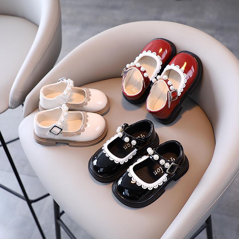 Girls' Black Leather Soft Sole Princess Shoes - Stylish Performance Footwear for Small to Medium Children