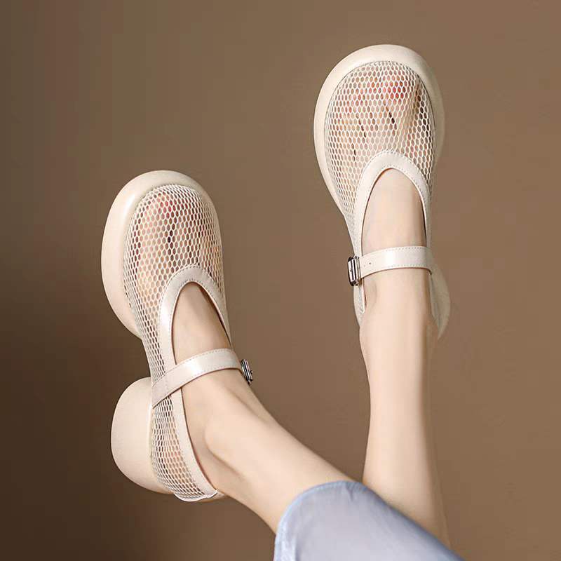 

2025 лето новый повседневный дышащий полый большой носок мягкая подошва нескользящая сетчатая обувь женская легкая с ремешком в один ремешок зарубежный стиль женская обувь 35