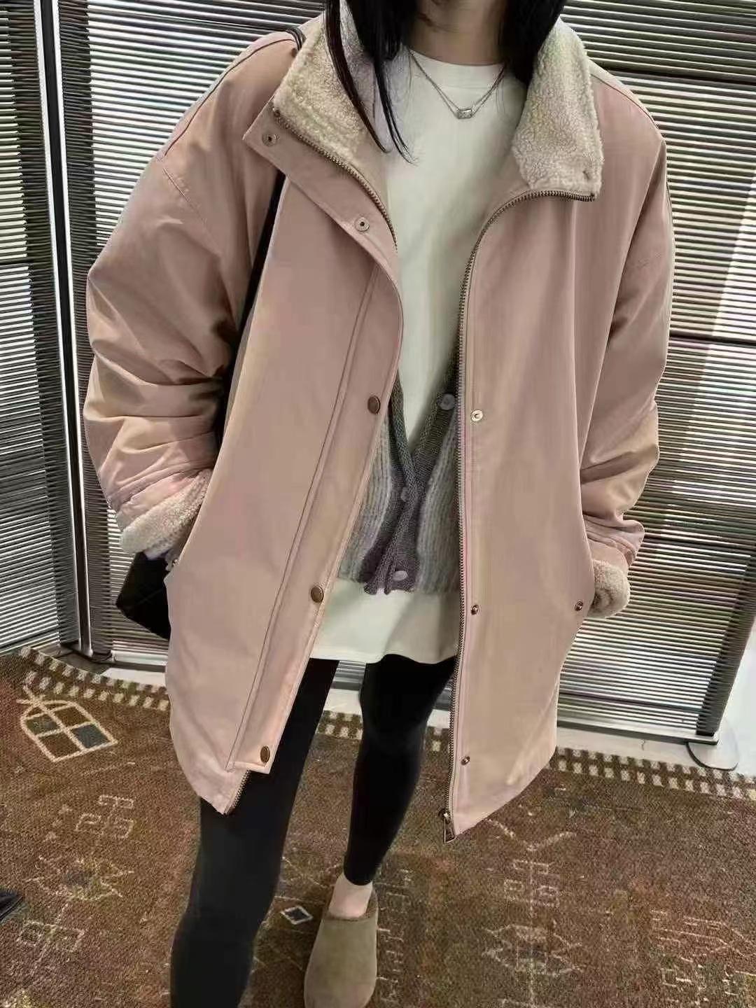 

Stand-up collar pie overcomes trench coat thickened coat 2025 winter new splicing lamb wool medium and long top cotton L 120-145 рожевий