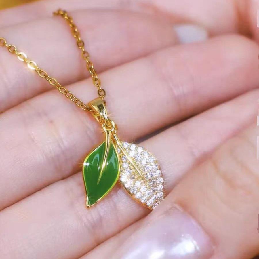 Retro Green Leaf Water Drop Pendant Necklace for Women - Colorfast Clavicle Chain Jewelry
