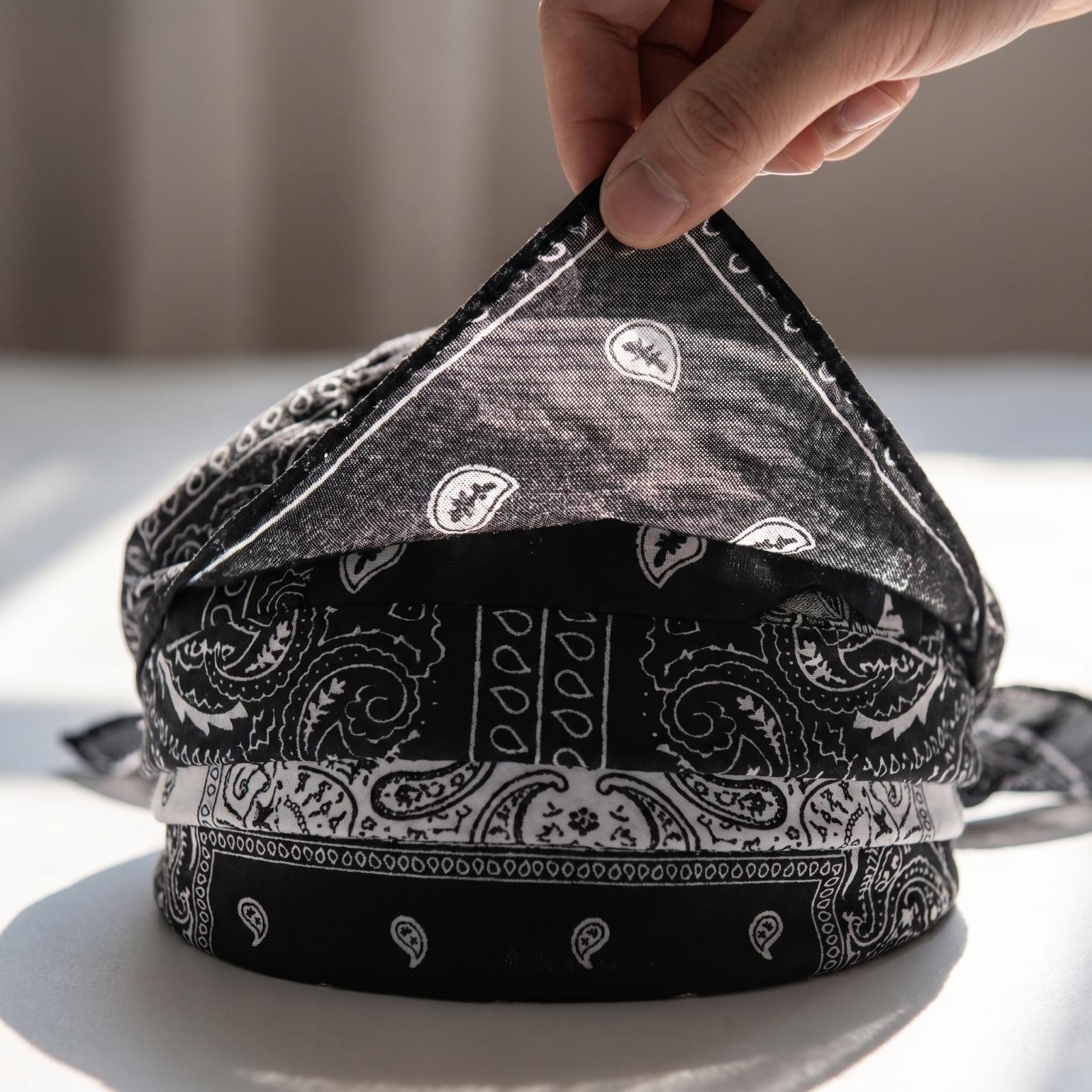 4-balenie chladiacich šatiek s paisley vzorom, priedušné, nastaviteľné čelenky pre obvod hlavy 55 až 58 cm, na vonkajšie použitie One Size biela