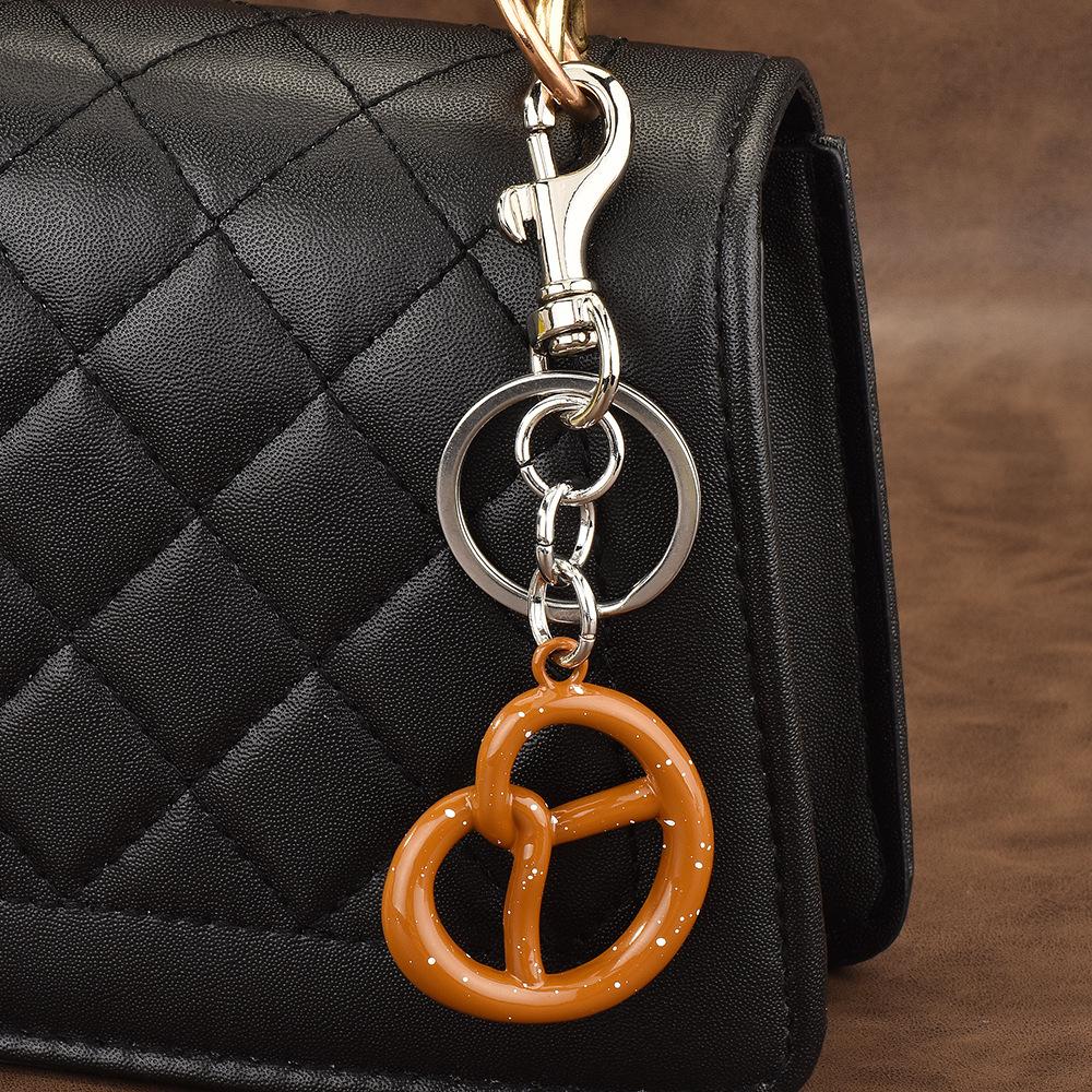 Trendy Brand Bag Biscuit Pendant Car Foreign Trade Keychain Luxury Key Ring Pendant серебряный