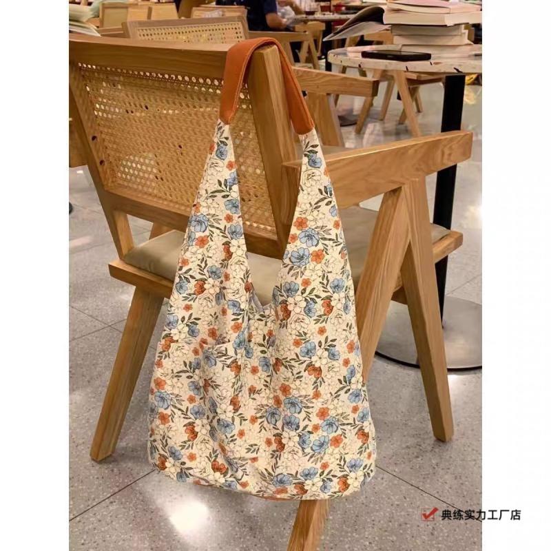 Niche design Hong Kong style floral canvas shoulder bag new high value versatile retro large capacity tote bag
