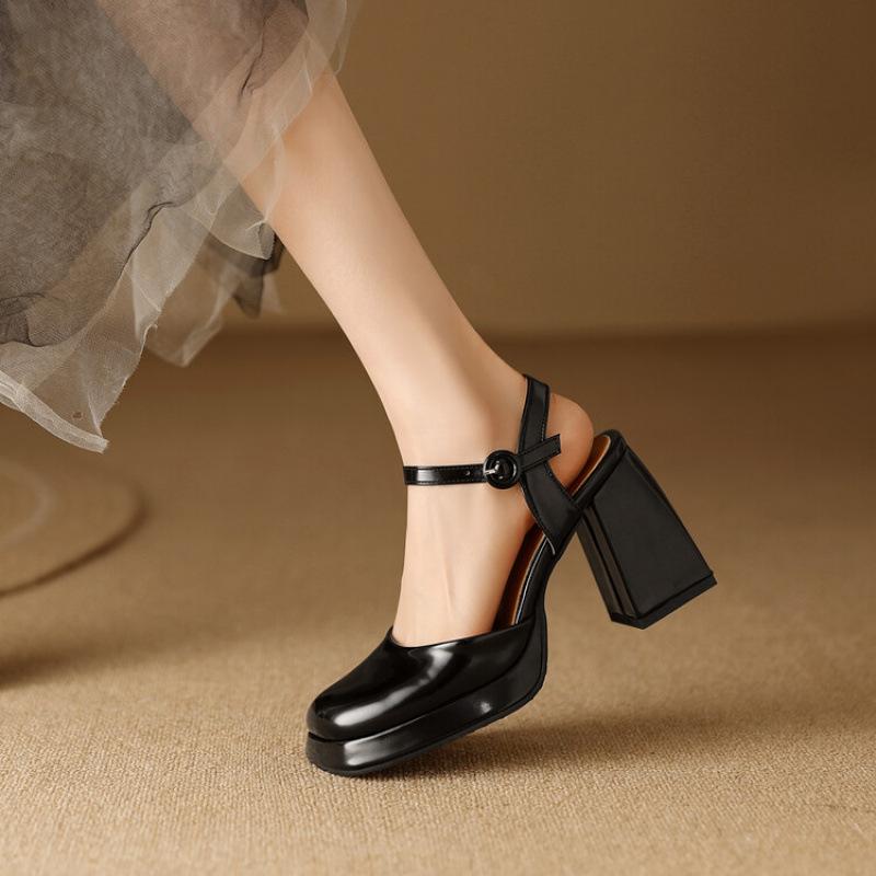 

Новые босоножки-гладиаторы с квадратным носком, летние женские босоножки на высоком каблуке из лакированной кожи, обувь больших размеров, повседневная женская обувь на толстой подошве, водонепроницаемая платформа 39 чёрный