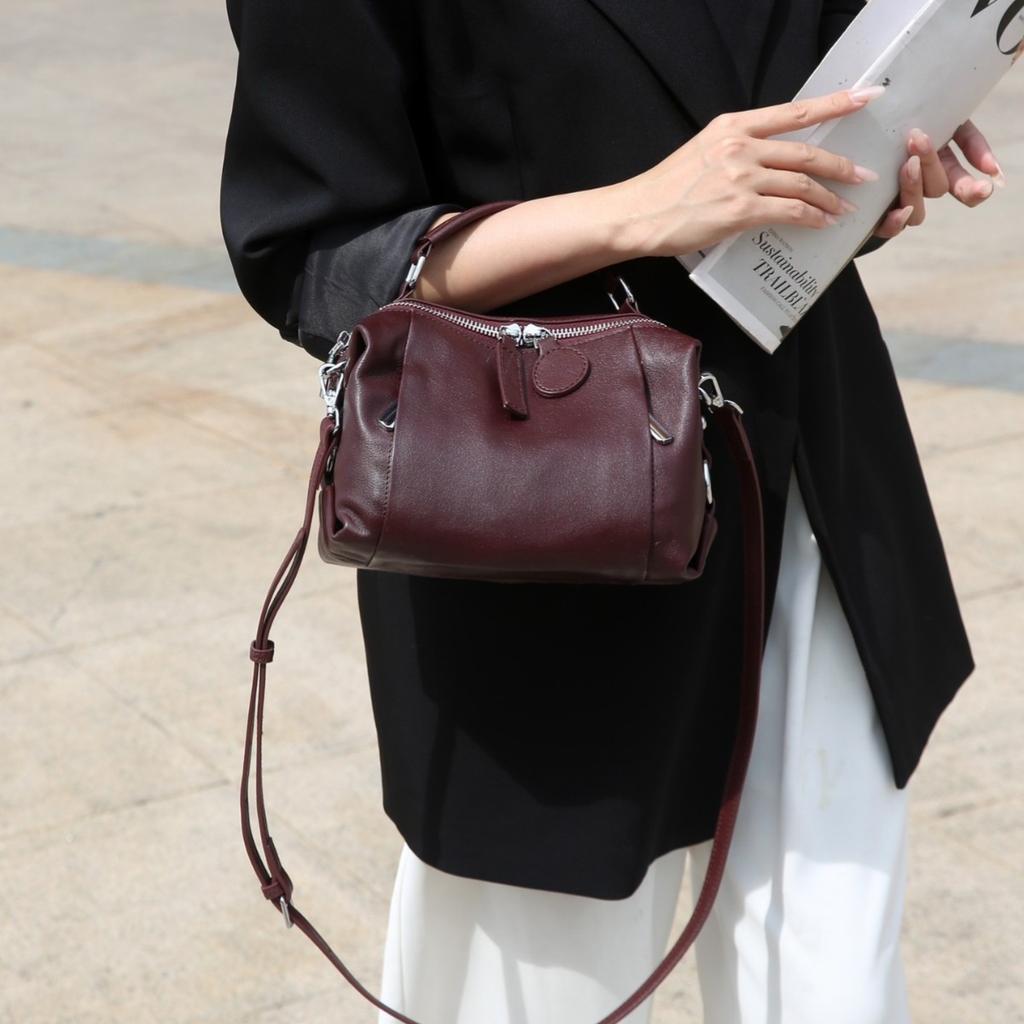 Head Layer Cowhide Boston Pillow Bag Women's New Crossbody Bag Black Fashionable High-end Soft Leather Handbag