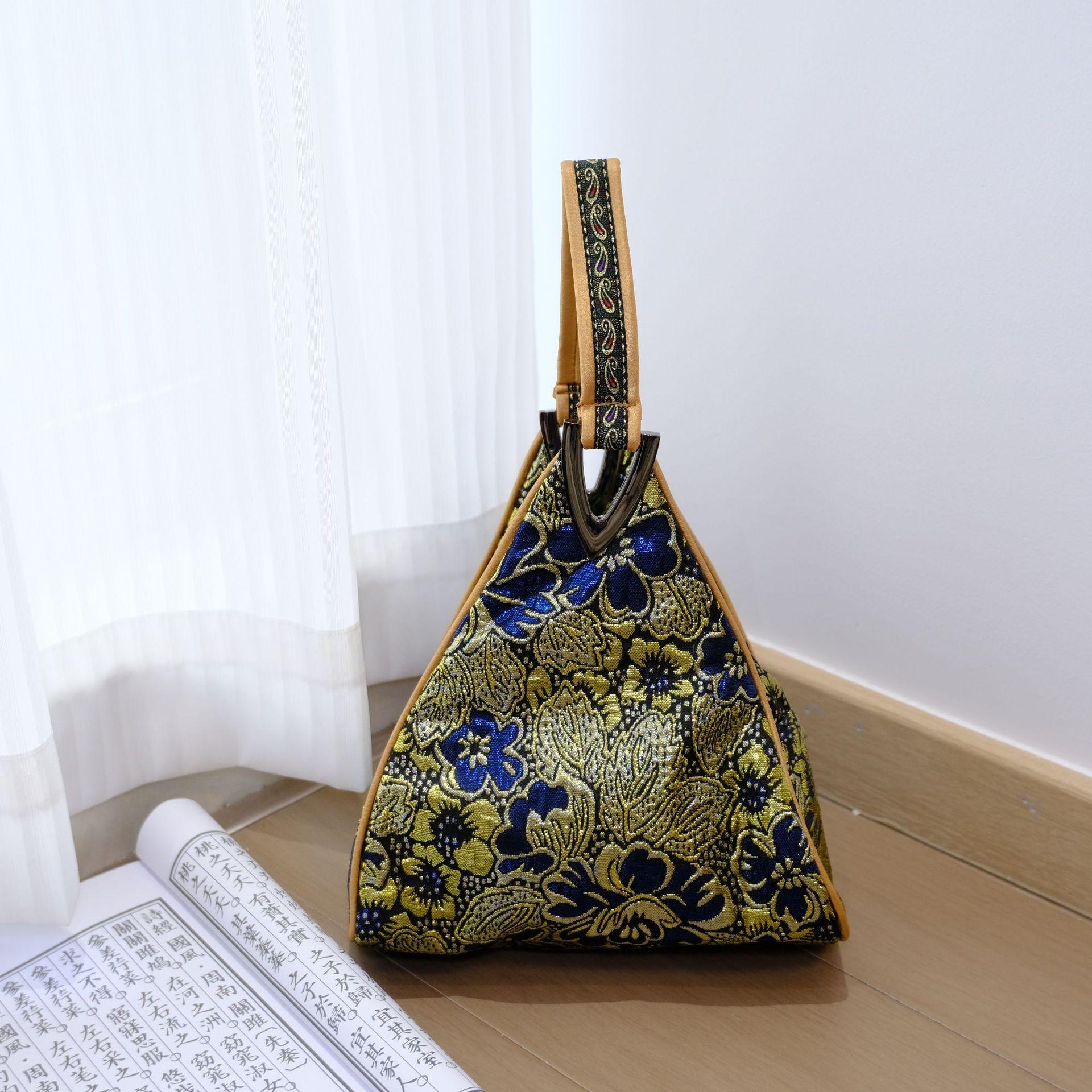 

Yunjin cheongsam hand bag mobile phone brocade women s classical handbag Chinese characteristics gifts go abroad to send foreigners темно-синього кольору