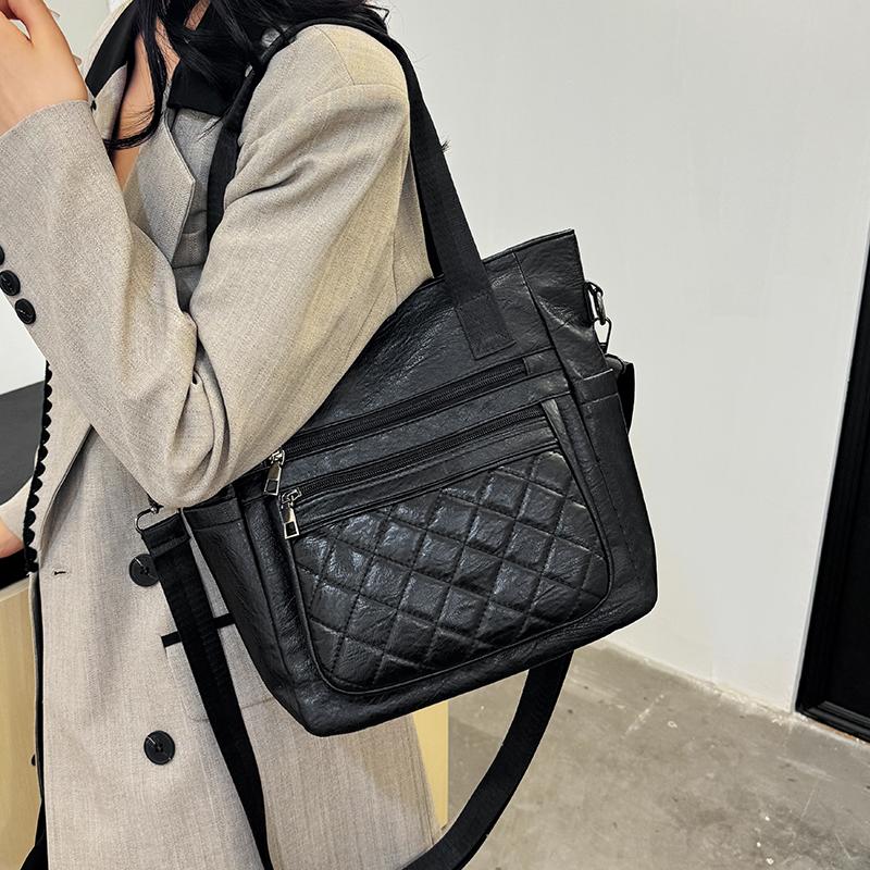 Large Capacity Shoulder Bag Soft Leather Women's Vintage Commuter Tote Bag Multi-Compartment Crossbody Bag