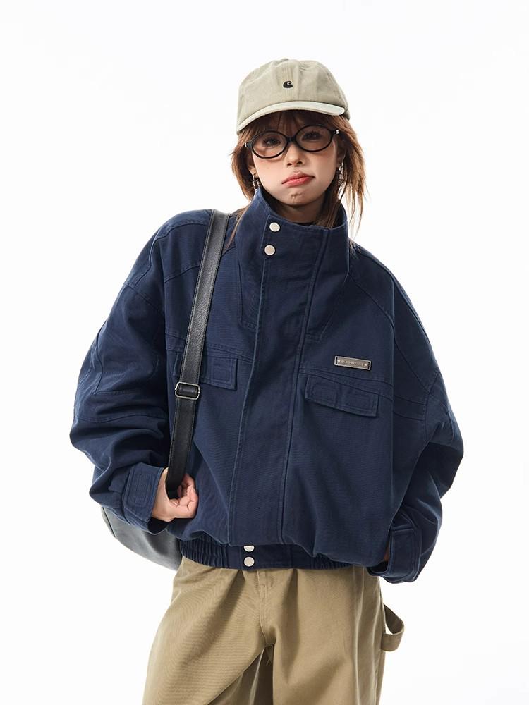 

Женская куртка-бомбер в стиле ретро 2025 года с воротником-стойкой и эффектом потертости: Весенний тренд свободного кроя M темно-синий