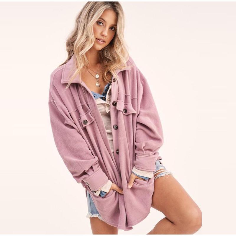 Осенне-зимняя женская флисовая куртка с длинным рукавом и лацканами — фото 11