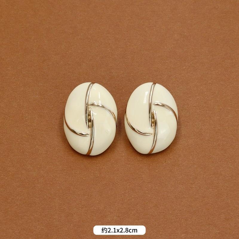 Autumn and winter niche French retro court enamel stud earrings femininity fashionable personality exaggerated Hong Kong style small fragrant ear