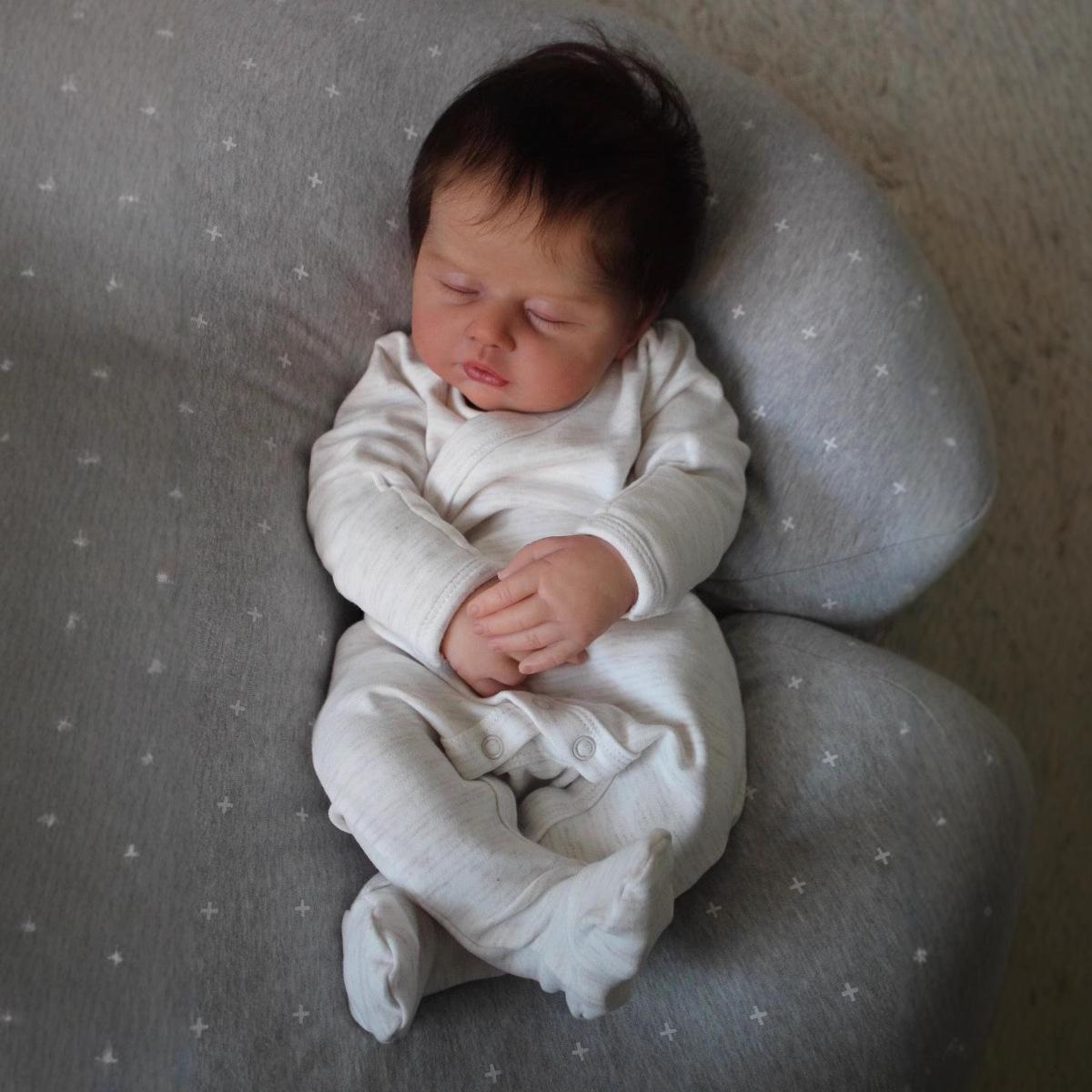 

Милые спящие куклы Bebe Reborn, настоящие спящие куклы 19 дюймов, мягкая тканевая имитация тела, ручная роспись, 3D кожа, куклы для новорожденных детей, подарки на день рождения cloth body