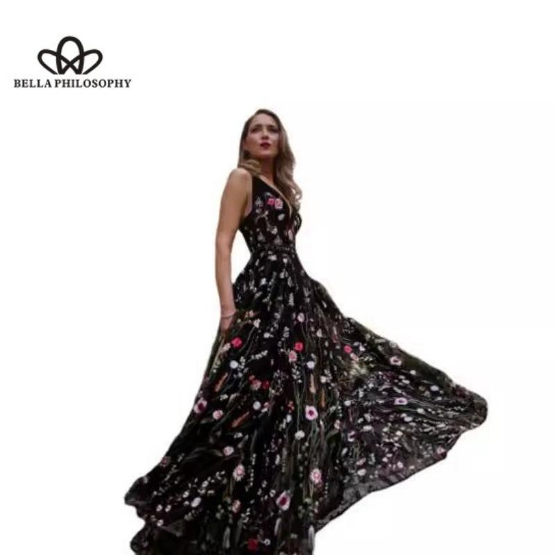 Сексуальное платье без рукавов с глубоким V-образным вырезом и вышивкой — фото 7