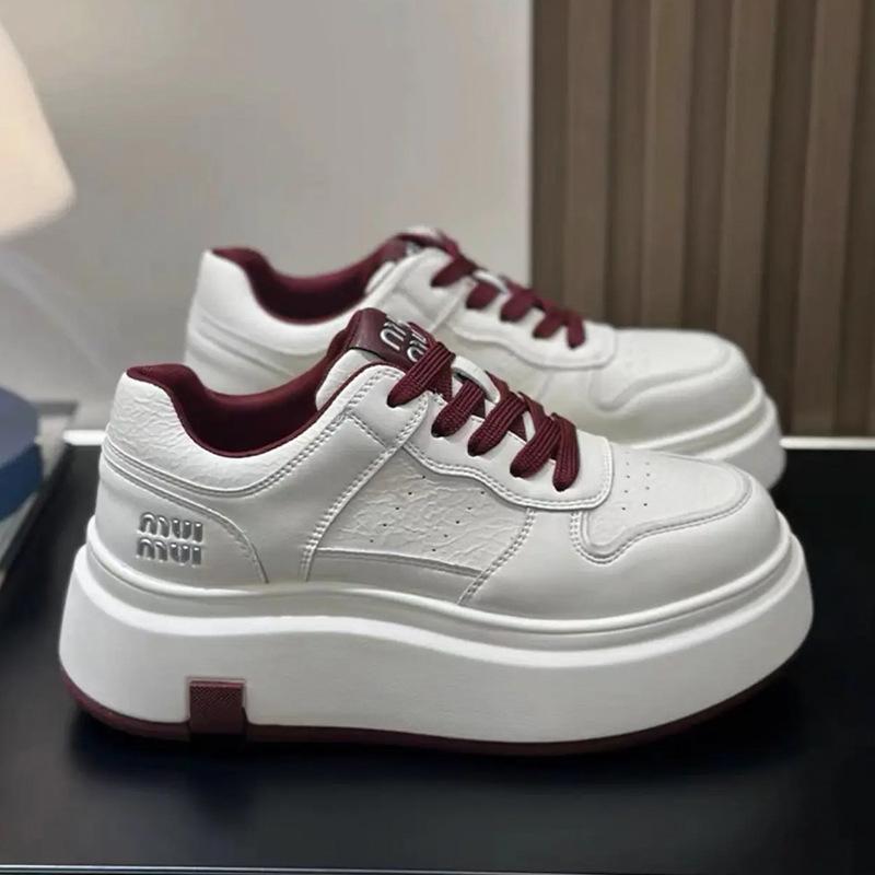 European version of thick-soled leather little white shoes women's 2025 autumn new heightening board shoes, lightweight and versatile sports and leis