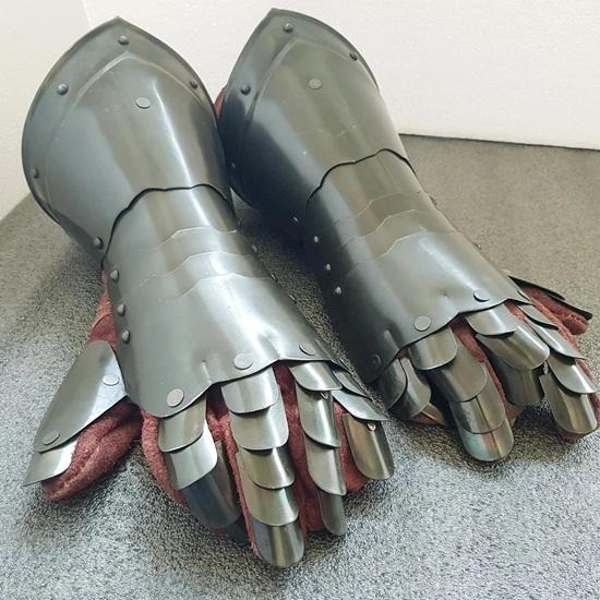 40.64 Cm Articulated Knight Gauntlets Black Gothic Gloves Handmade Protection Steel Armor for LARP, Cosplay, or Renaissance Faire