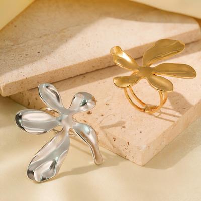 Elegant 18K Gold Titanium Steel Floral Ring for Women – Non-fading High-End Fashion