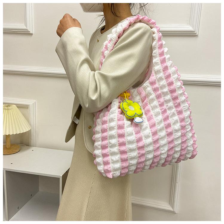 Женская сумка в клетку с изображением иностранного газа и пузыря — фото 10