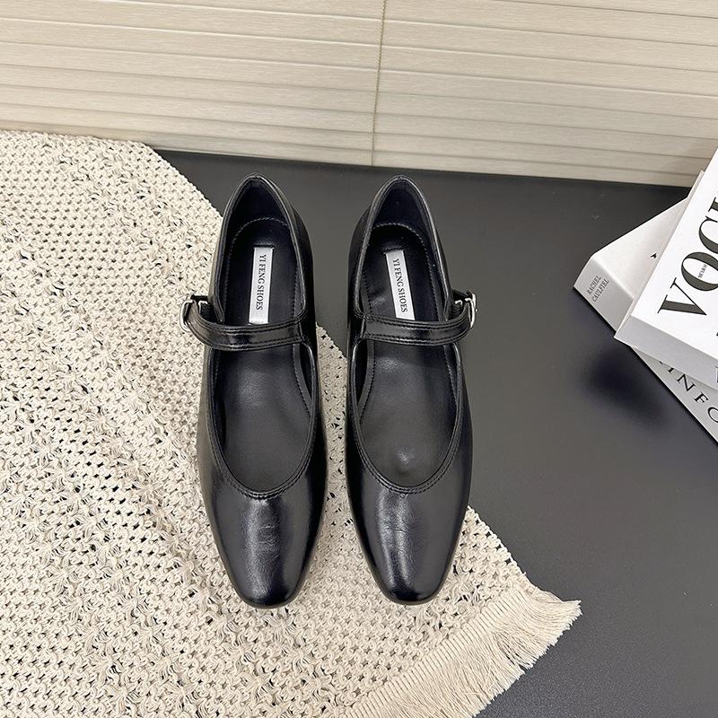 

Women s Spring/Fall Mary Jane Flats with Single Buckle Strap and V-Cut Toe French-Style Ballet Flats with Built-in Heel Lift 39