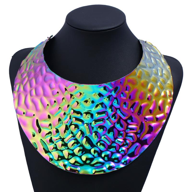 Embossed Colorful Fashionable Metal Disc Design Women Necklace For Style Vintage