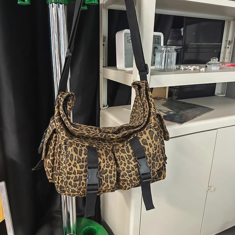 

New autumn and winter shoulder bag, leopard print large-capacity tote bag, casual contrasting color messenger bag, large bag. коричневый