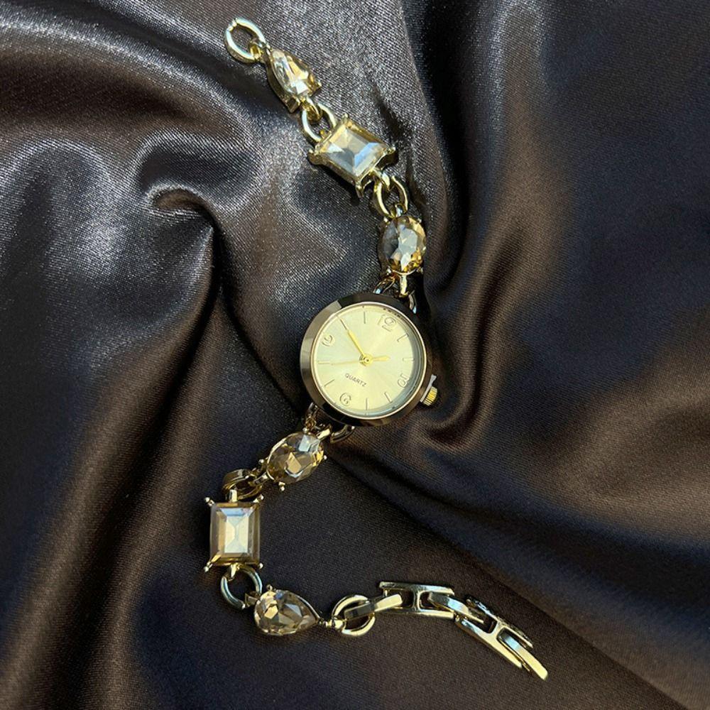 Elegant Women's Bracelet Watch Retro Quartz Wristwatch Vintage Rhinestone Quartz Watch Female