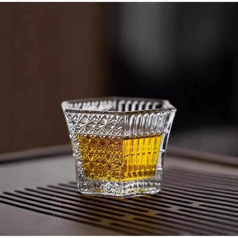 Sechseckige Gravierte Kristallglas Tasse Hitzebeständiges Design Für Whiskey Tee Verkostung Heimbar Nutzung Einzelportion Meistertasse