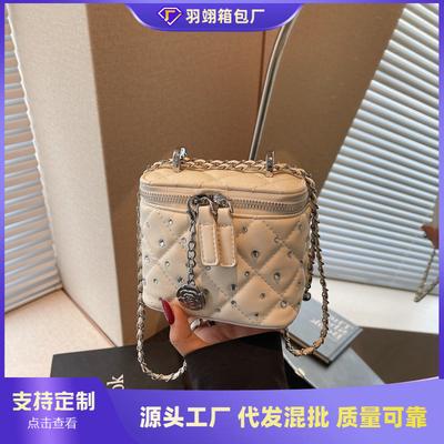 Mini bolsa pequena requintada feminina nova de verão bolsa mensageiro versátil com corrente popular bolsa quadrada pequena