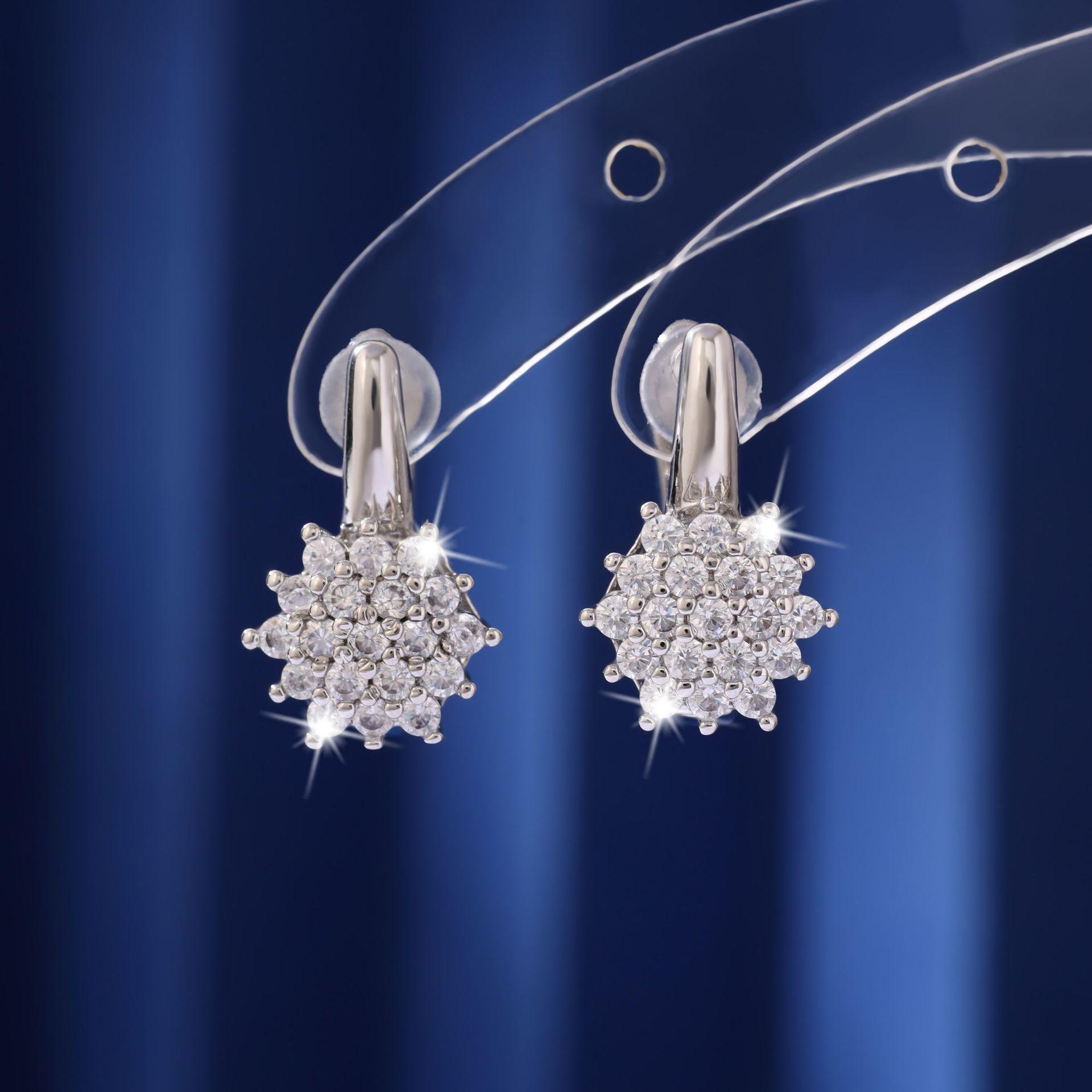 

Елегантні сережки-кафи з цирконієм у формі соняшника: Висококласна розкішна мода