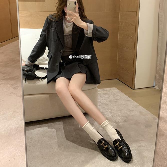 

Sheepskin Su Yinyin has the same retro small gold buckle, genuine leather thick sole to increase the height, lazy people pedal loafers with one foot, 35