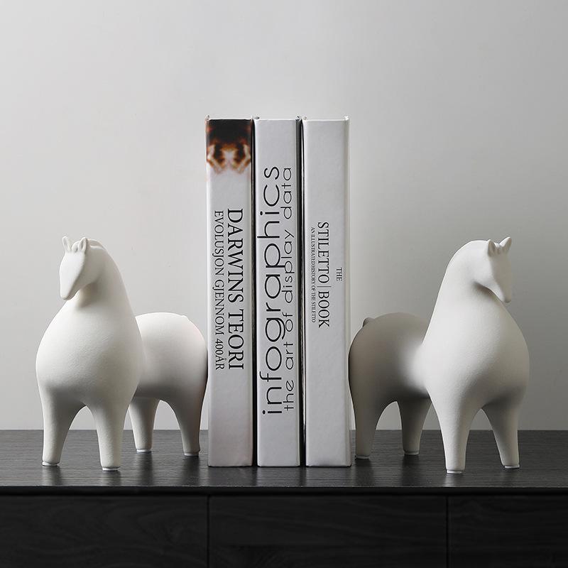 

Керамические украшения Tangma Лошадь для успешного привлечения богатства Изделия из животных Офис Винный шкаф Гостиная Креативное украшение рабочего стола a