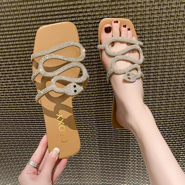 Pantoufles cool grande taille européennes et américaines pour femmes à semelle souple pouvant être mouillées à l'eau DIY strass à une sangle été 2025 nouvelles vacances traîne femmes