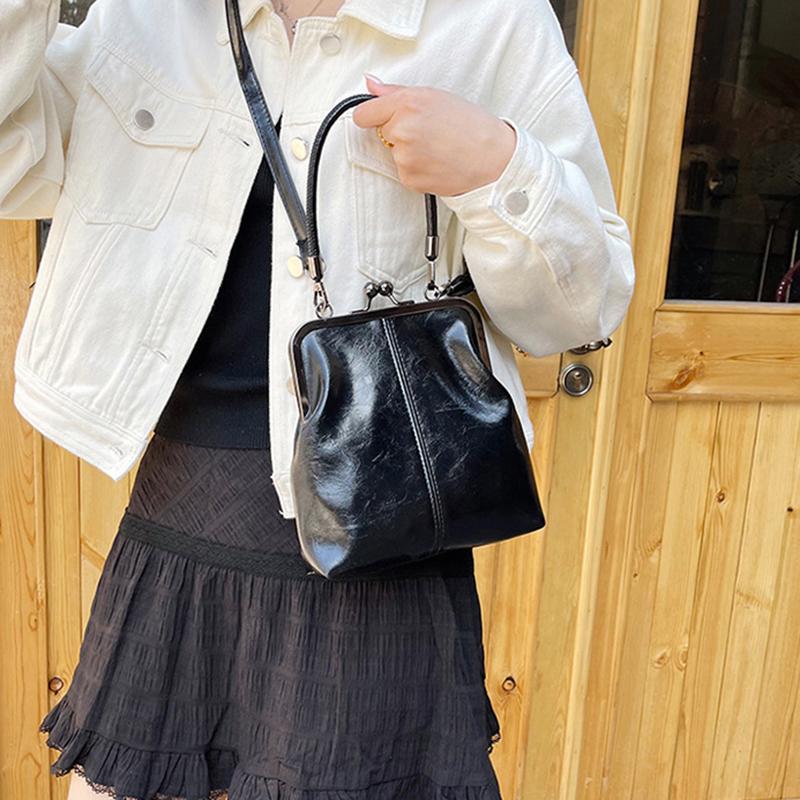 Yogodlns Vintage PU-nahast inspireeritud mini õlakott naistele, beež, kuldse pandlaga, reguleeritava rihmaga, stiilne väike crossbody kott