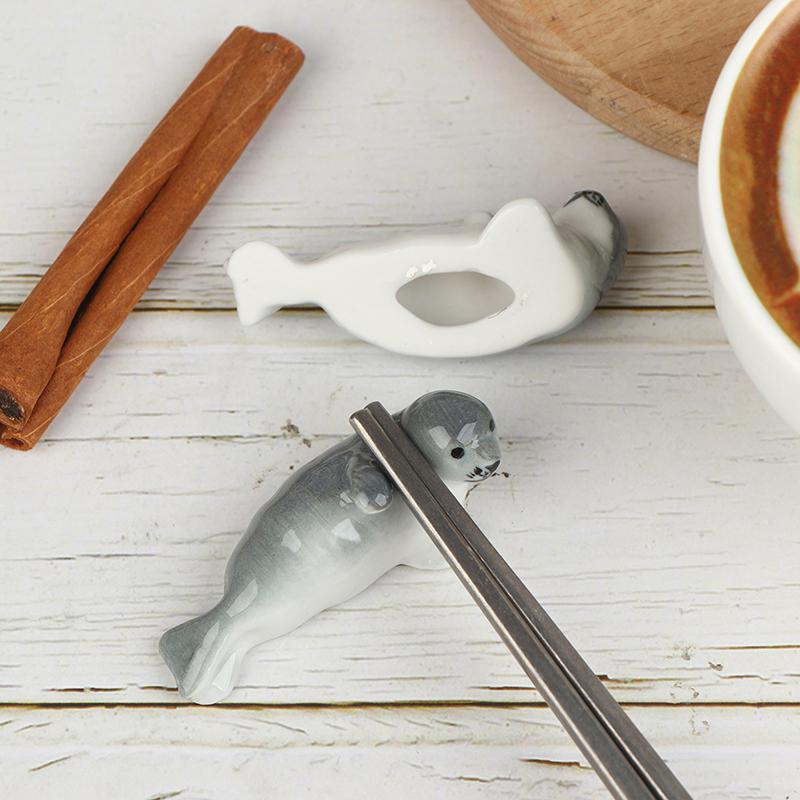 2Pcs Ceramic Little Sea Lion Seal Design Chopstick Holder Household Decor Chopstick Rest Pillow Kitchen Tableware