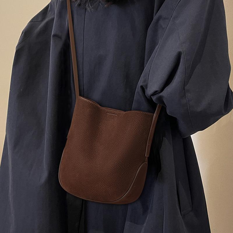 Bucket bag women s new messenger bag high-end light luxury women s bag fashion commuter shoulder bag