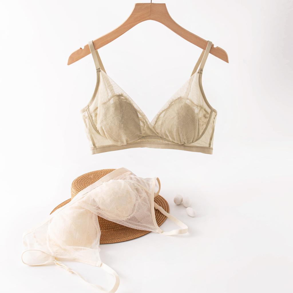 Spring and summer silk French triangle cup mulberry silk sexy rabbit cup big chest showing small mesh lace triangle cup