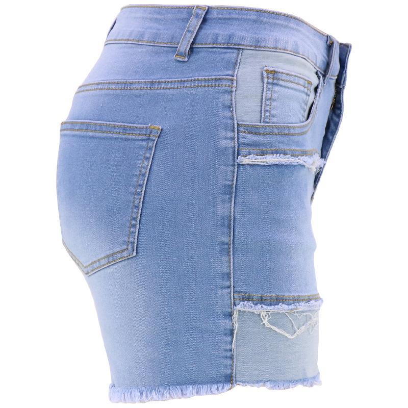 Gewaschene zottelige Damen-Shorts aus hellem Denim