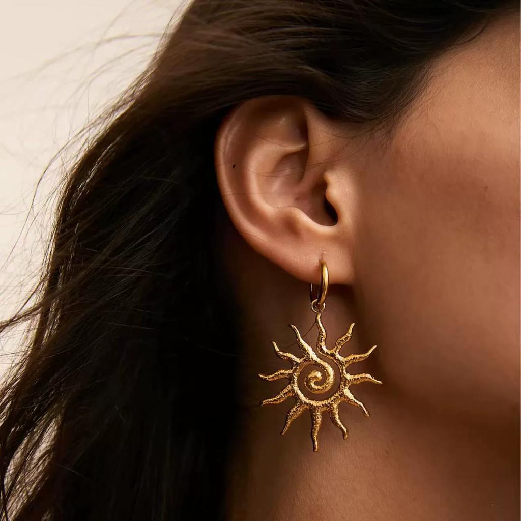 Vintage Chic Sun Shaped Pendant Stainless Steel Necklace Statement Golden Fashion Jewlery Gift