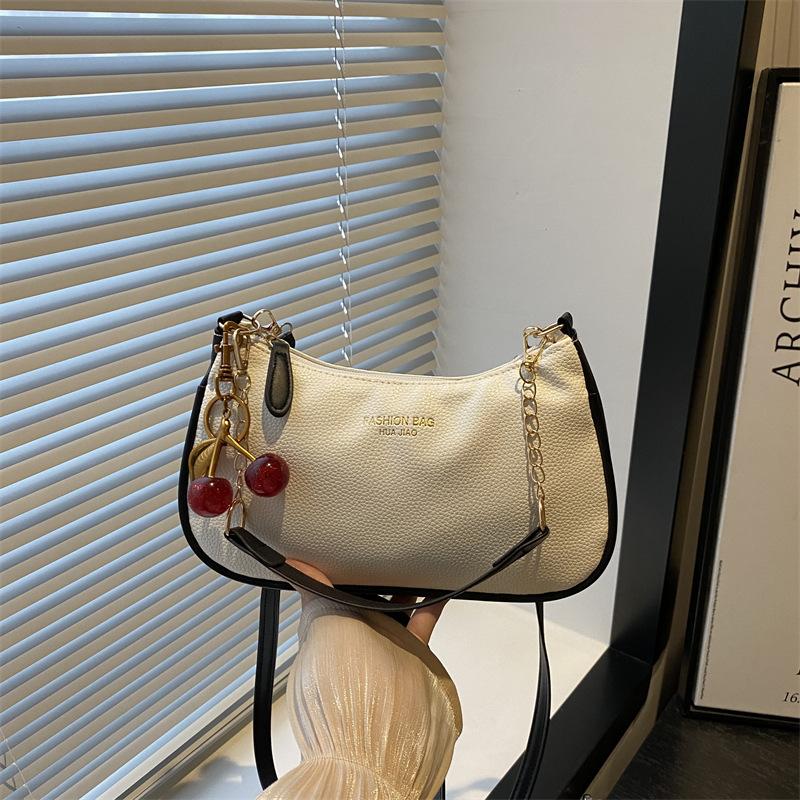 

Texture contrasting color work small bag trendy fashion underarm bag women s commuting autumn new women s shoulder handbag Without pendant белый