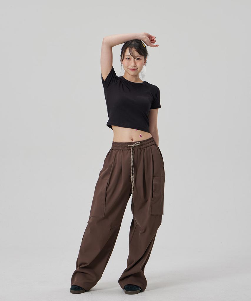 MAKEITTO Two Tuck Wide Parachute Cargo Pants_Brown