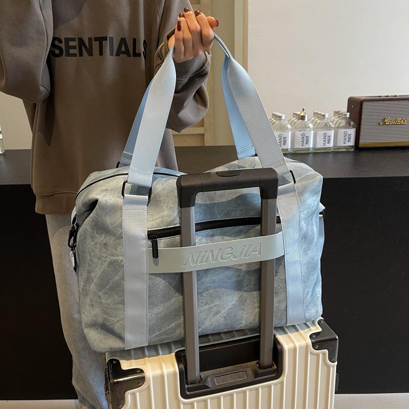 Large capacity portable travel bag, light fashion messenger sports fitness bag, trendy casual boarding storage bag