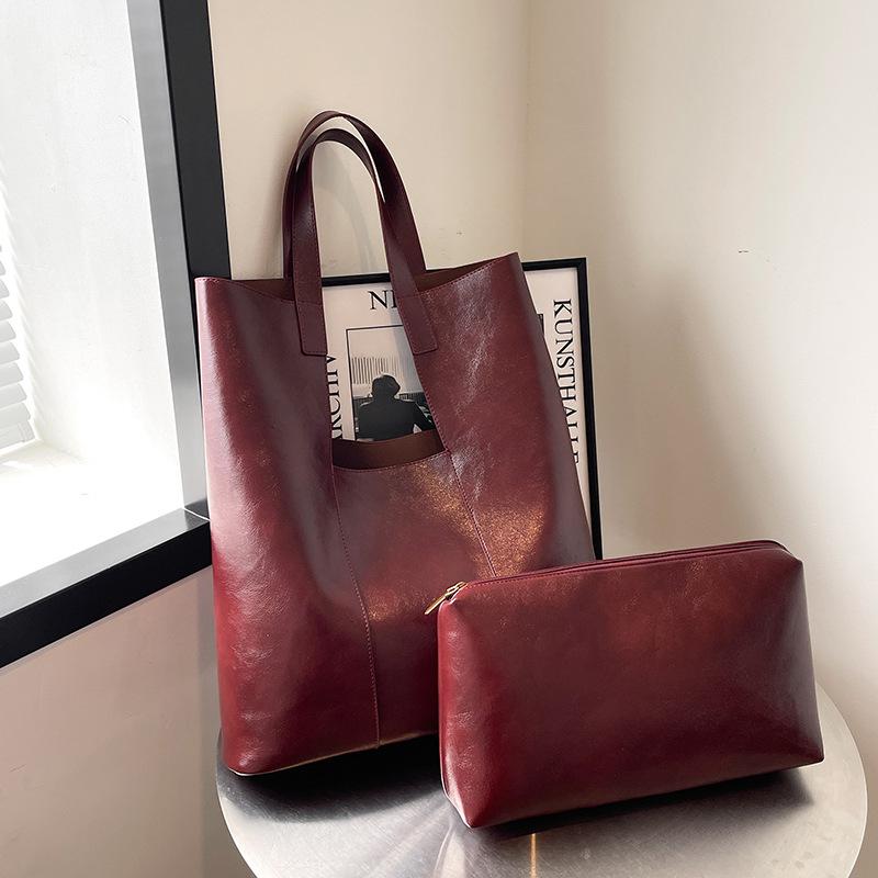

Oblique span bag women s large-capacity shoulder bag girls high-end oily leather clutch bag women s versatile commuter tote bag бордовий