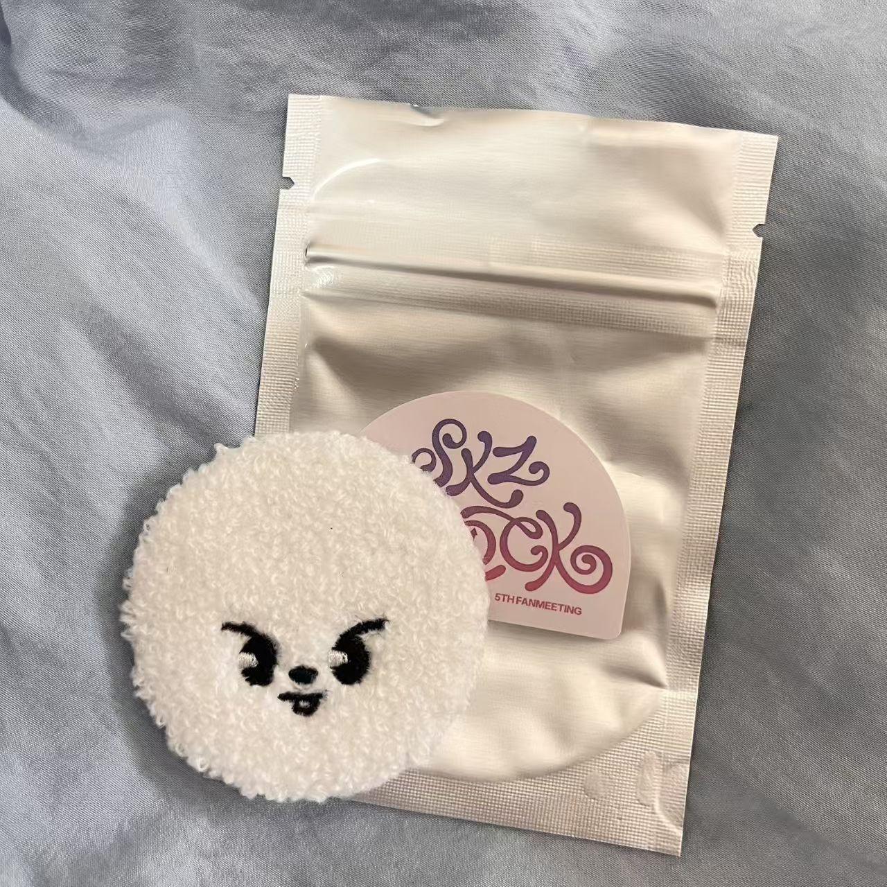 Значок SKZOO SECRET BOUCLE CAN - SKZ 5 CLOCK Leeknow