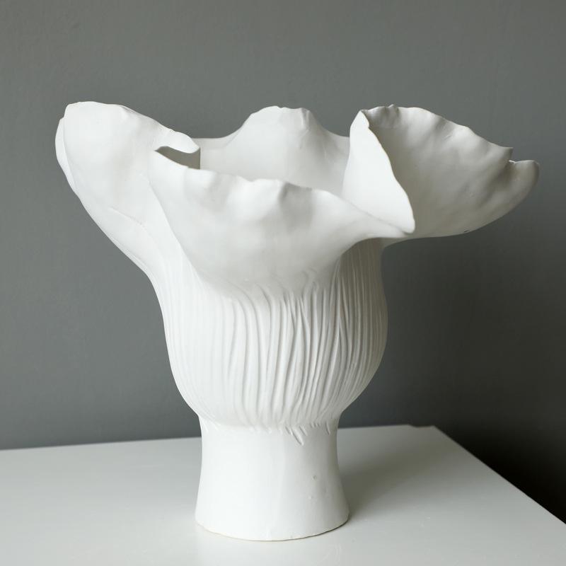 Weiße Keramikvase, handgefertigt in Form unregelmäßiger Blütenknospen, Blumenvase, Zubehör für Blumenarrangements, Heimdekoration